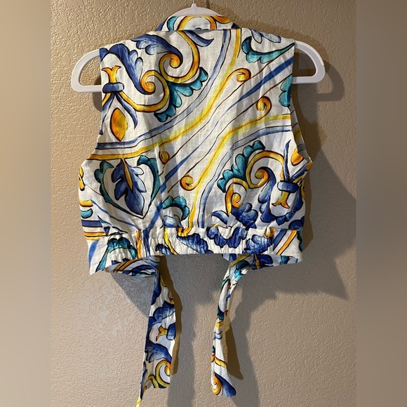 Vibrant Blue and Yellow Patterned Sleeveless Button Down Shirt - Picture 6 of 6